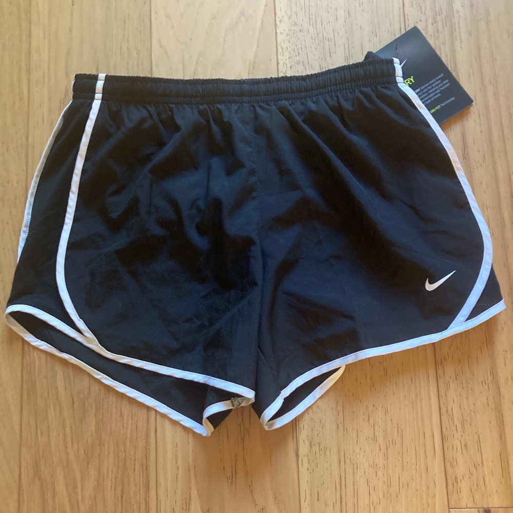 Nike dry fit athletic shorts black teens/girls size large -NWT